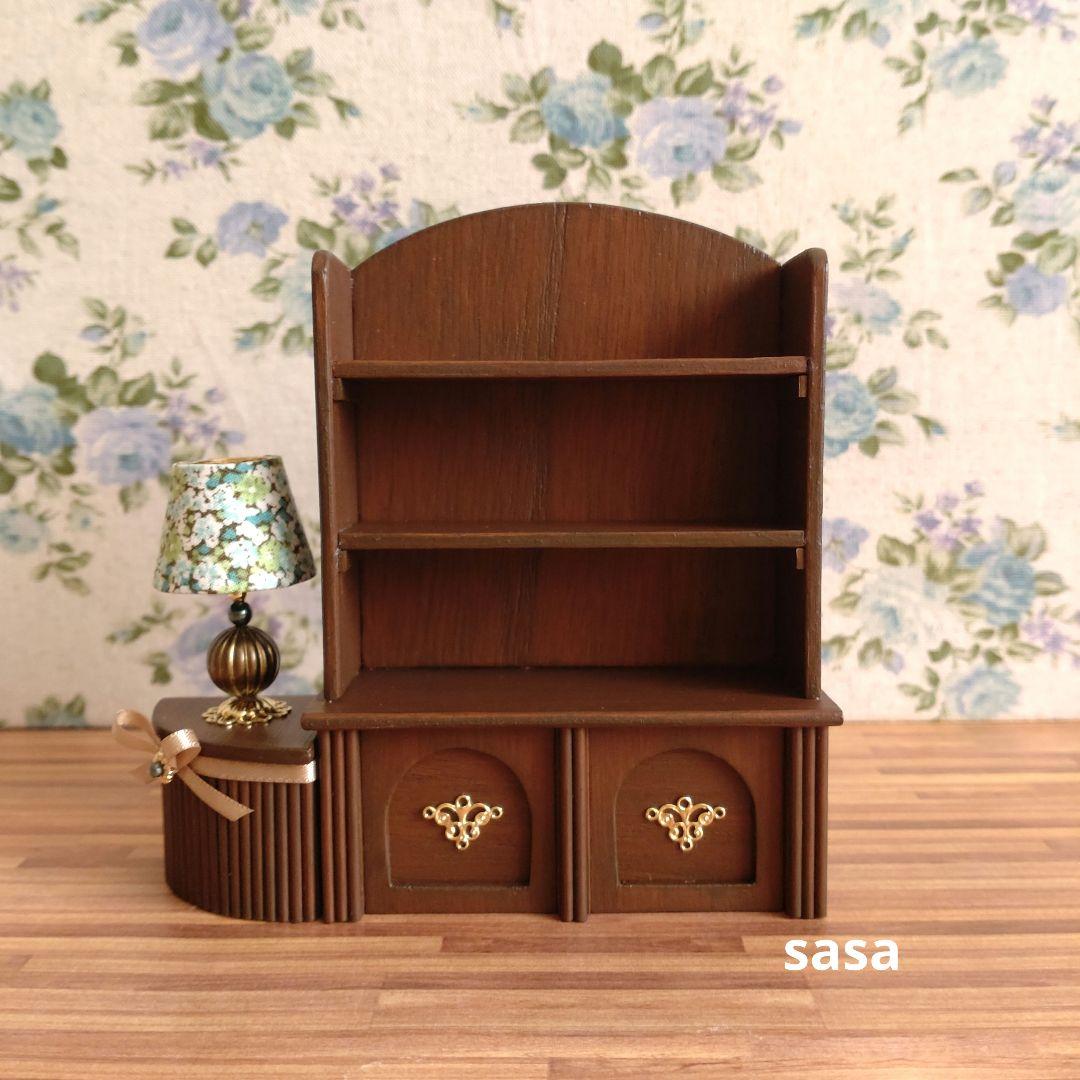 ミニチュア家具　アンティーク風飾り棚セット