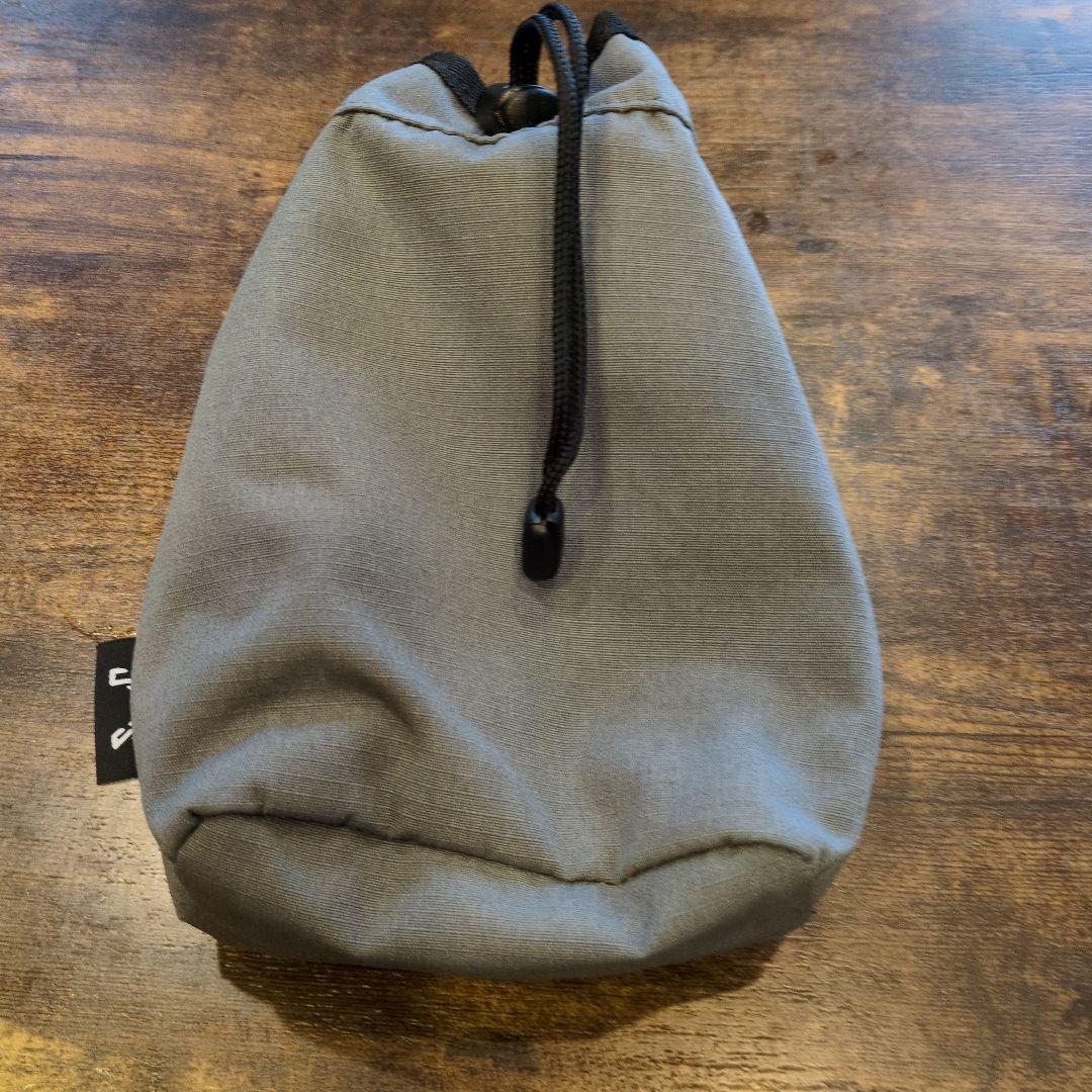 JONES ジョーンズ　グレー ポーチ カラビナ付き　美品