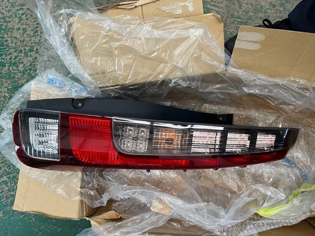 80系 ノア 前期 テールランプ 左右セット