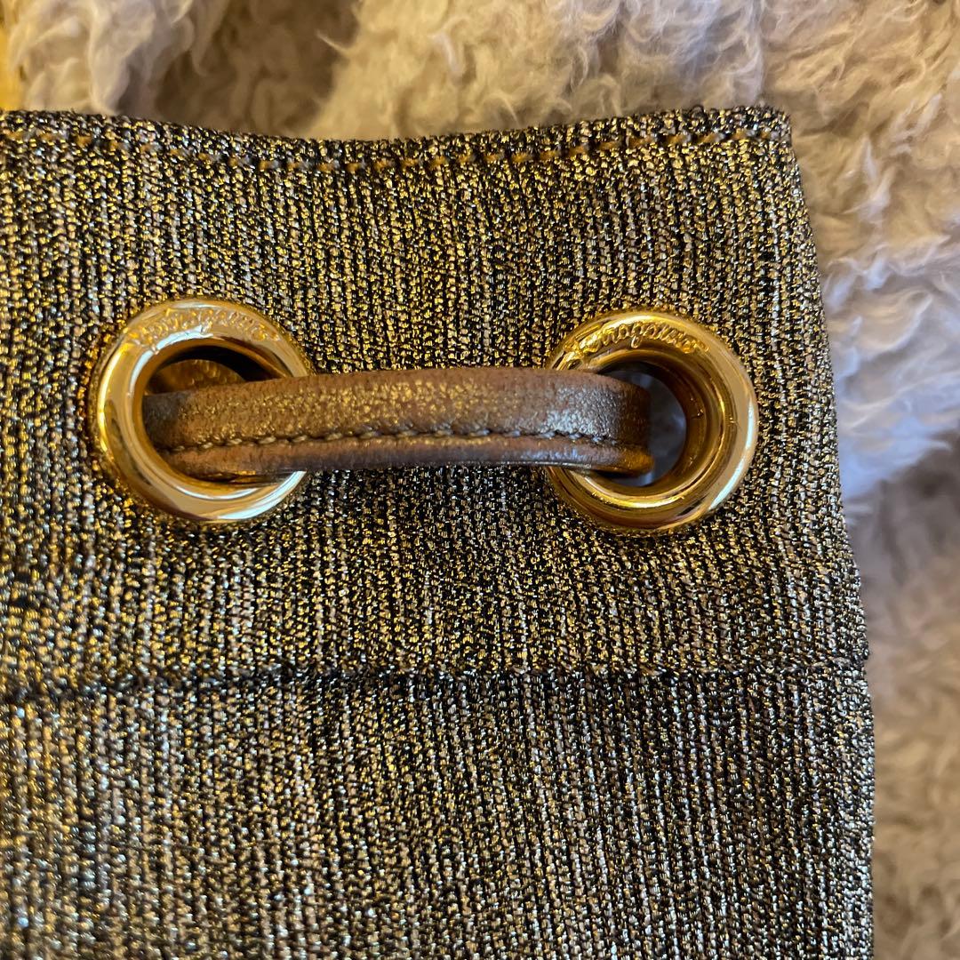 フェラガモ　巾着　バッグ　ゴールド　salvatore ferragamo