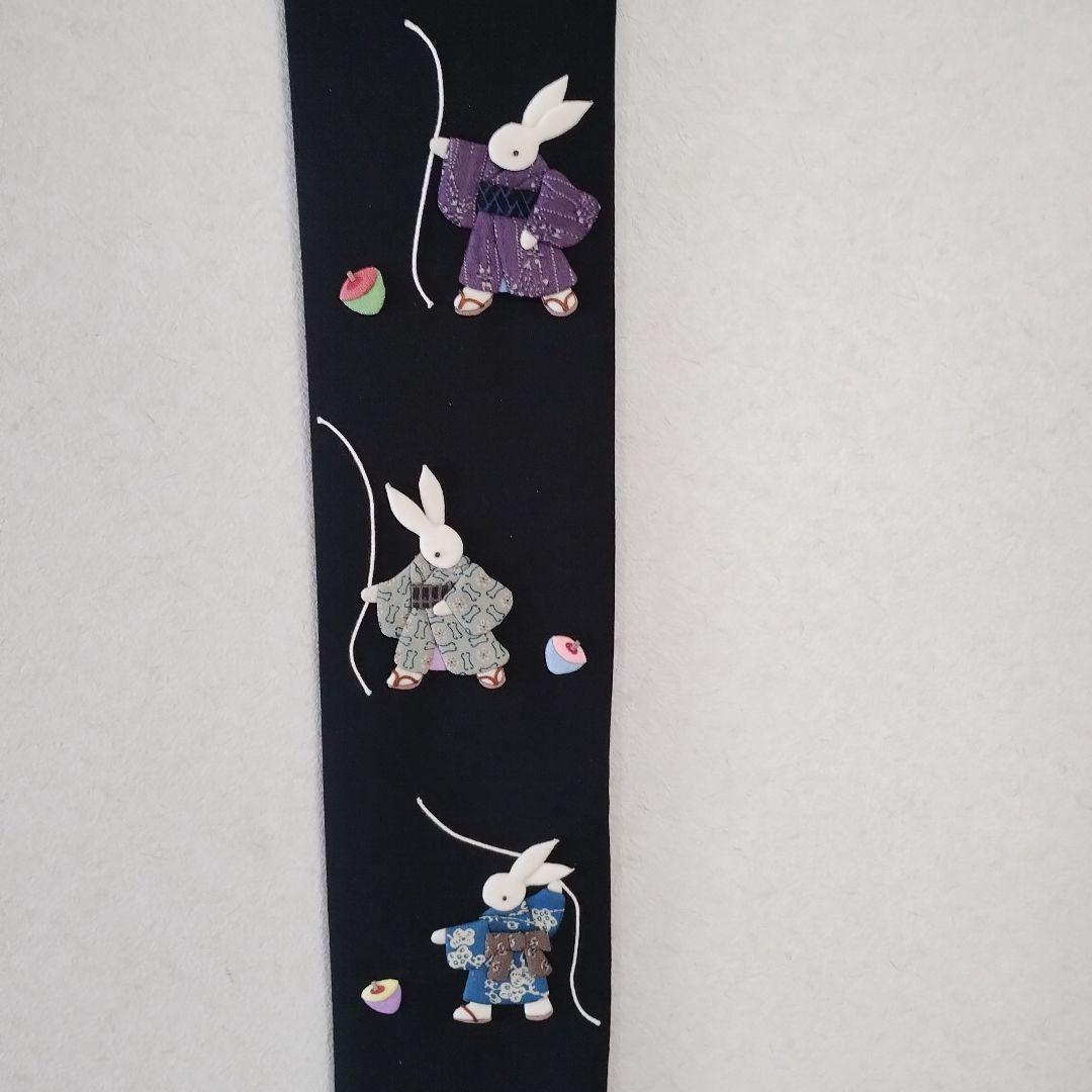 独楽を回すうさぎと炬燵うさぎ・押し絵・古布・縮緬細工・タペストリー　2