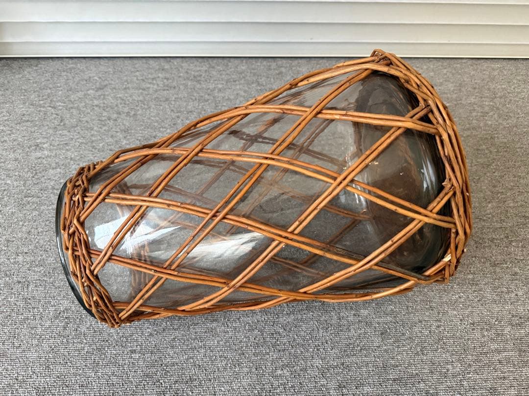 【新品☆送料込】大型ガラスと籐の手編み込み花瓶（）