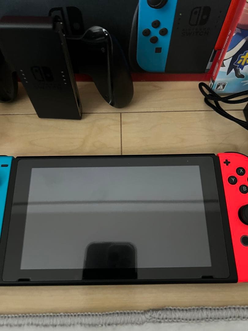 Nintendo Switch ネオンレッド/ブルー 本体とゲームカセット2本