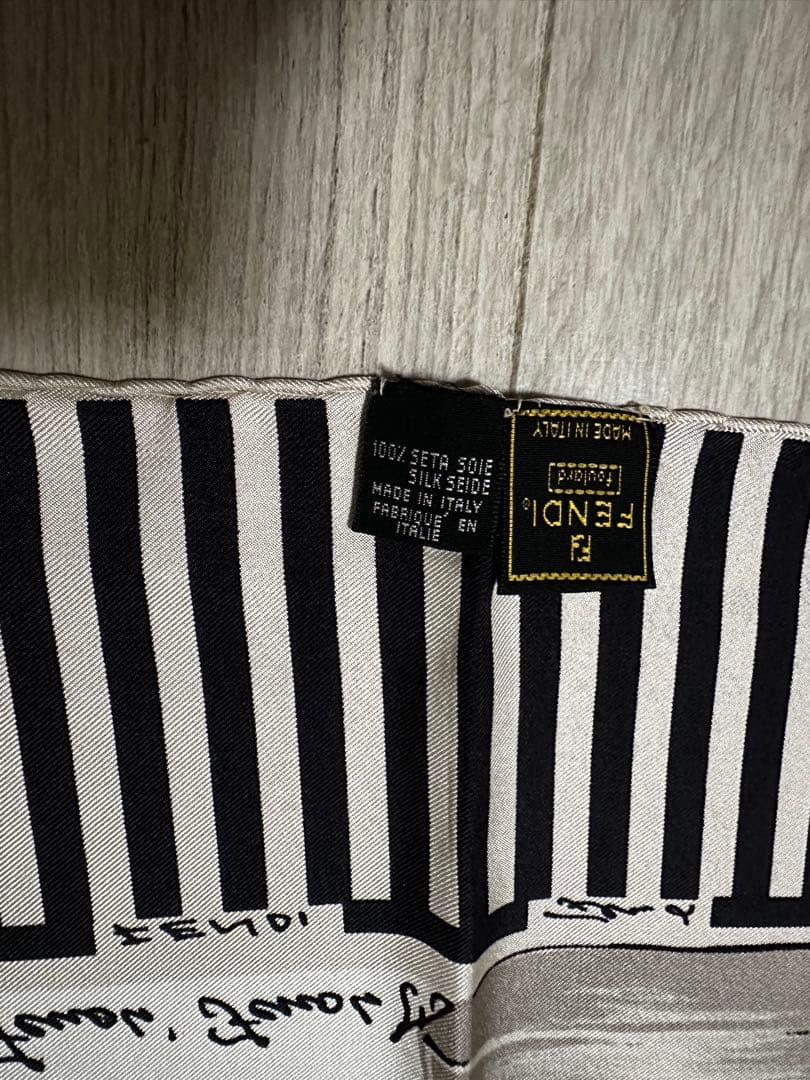 Fendi バッグデザイン スカーフ 85✖️85