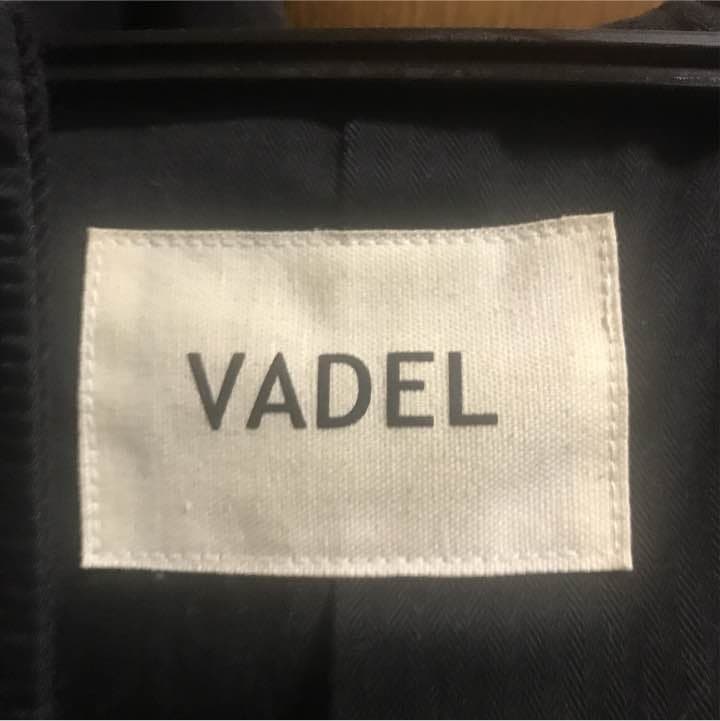 VADEL ダウンベスト　ナイロン