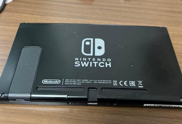 スイッチ　中古　上に傷あり