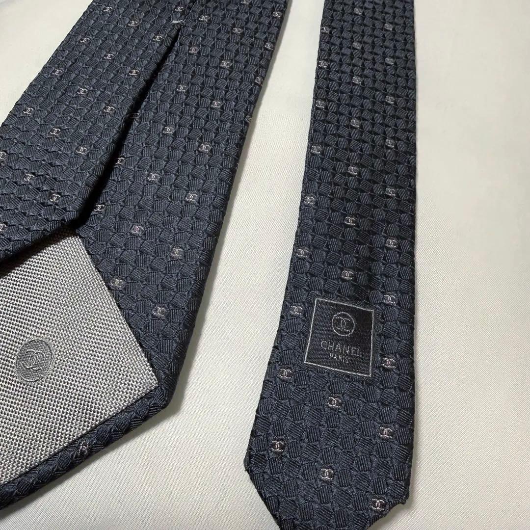 CHANEL グレー ネクタイ ハニカムパターン シャネル ココマーク