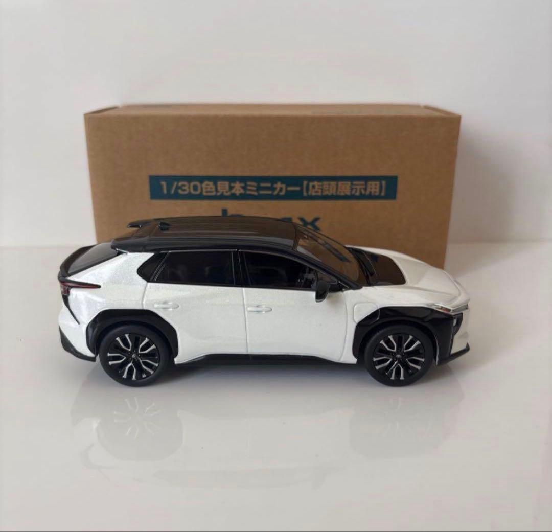 トヨタ 新型bZ4X ミニカーカラーサンプル プラチナホワイトパール【非売品】