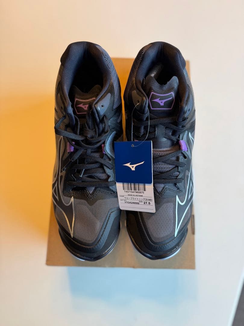 【新品未使用品】Mizuno バレーボール　ウエーブライトニング Z8 MID