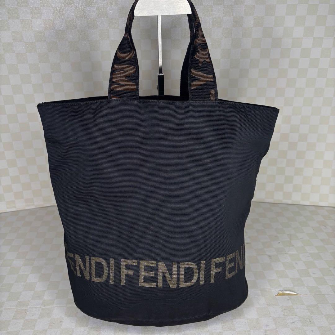 美品　FENDI フェンディ　ハンドバッグ　M07
