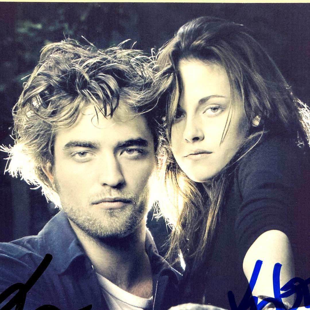 ロバート・パティンソンとクリステン•スチュワート直筆サイン入り2Lサイズ写真