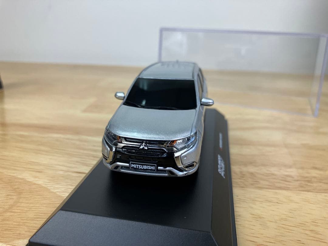 1/43 三菱 アウトランダー PHEV ミニカー シルバー OUTLANDER