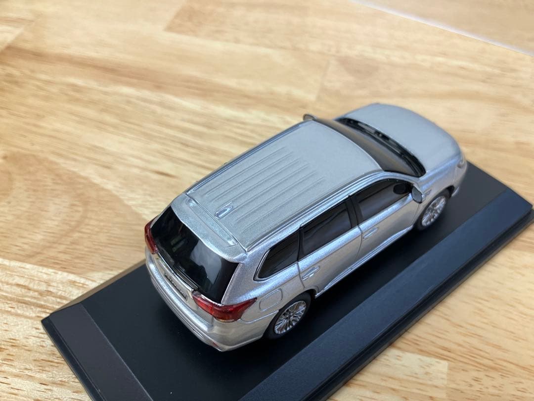 1/43 三菱 アウトランダー PHEV ミニカー シルバー OUTLANDER