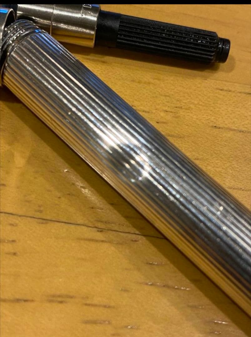 シルバー ストライプデザイン　ファーバーカステル　 万年筆　　定価90000円