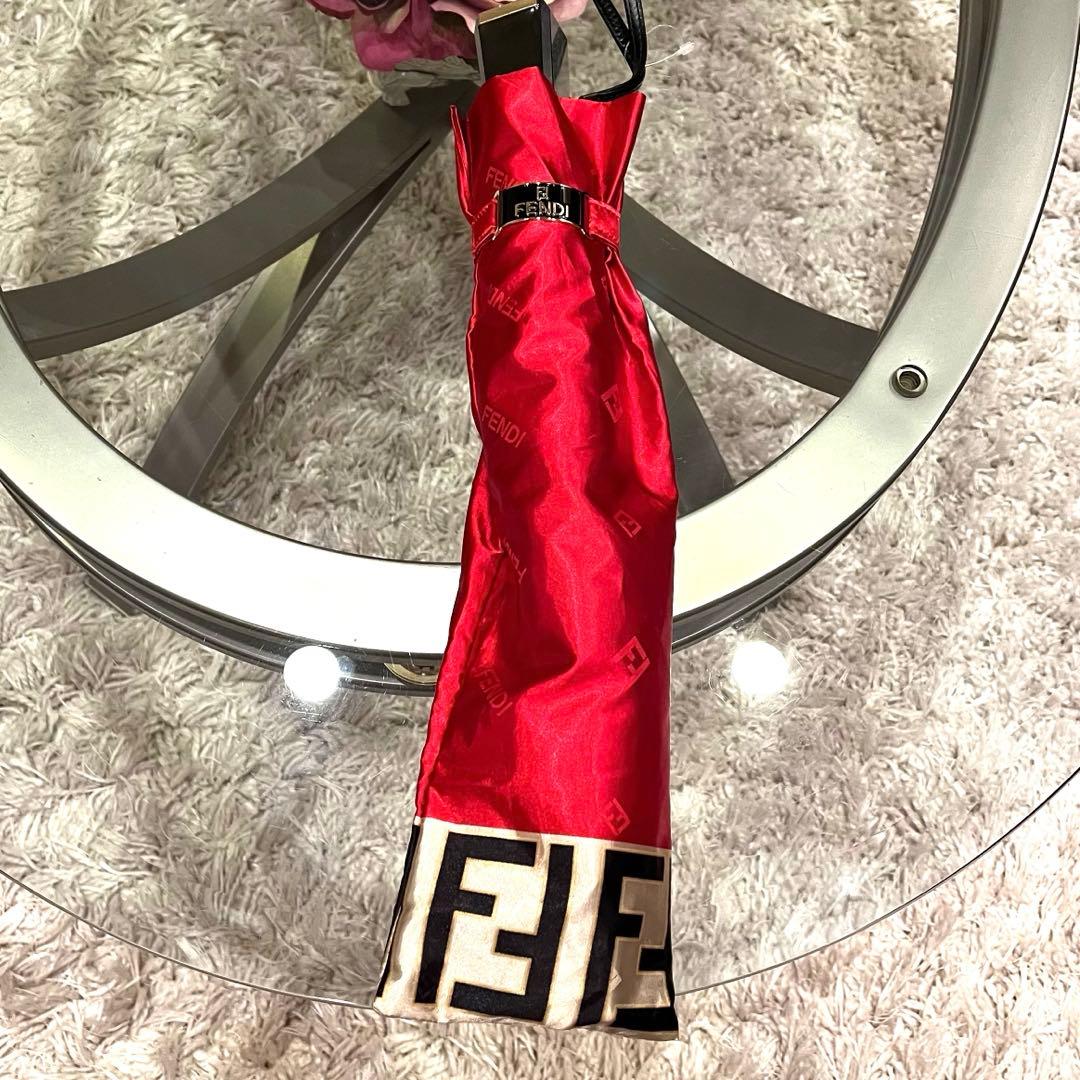 ✨新品未使用品✨FENDI フェンディ 折り畳み傘 雨傘 ズッカ柄 レッド 総柄