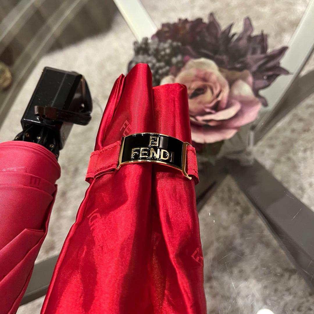 ✨新品未使用品✨FENDI フェンディ 折り畳み傘 雨傘 ズッカ柄 レッド 総柄