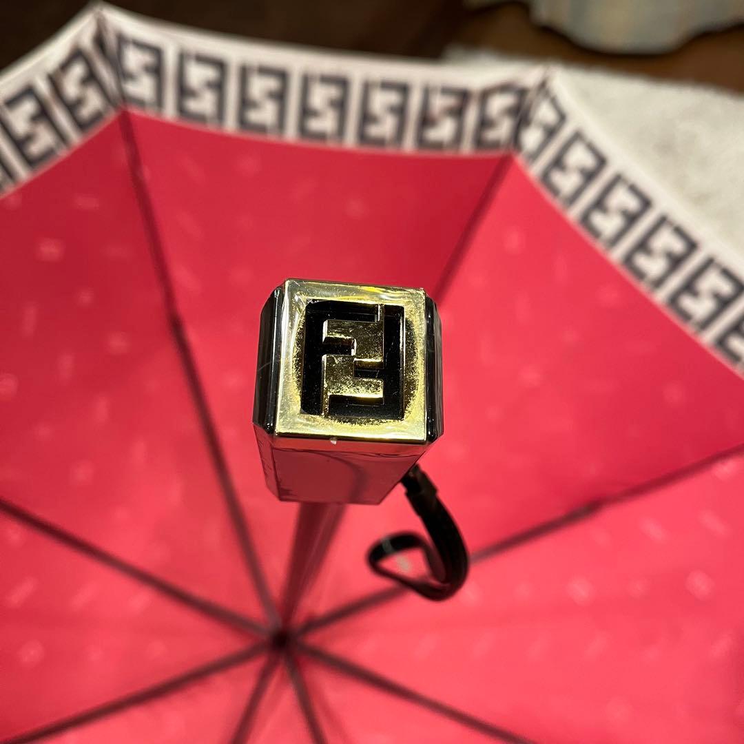 ✨新品未使用品✨FENDI フェンディ 折り畳み傘 雨傘 ズッカ柄 レッド 総柄