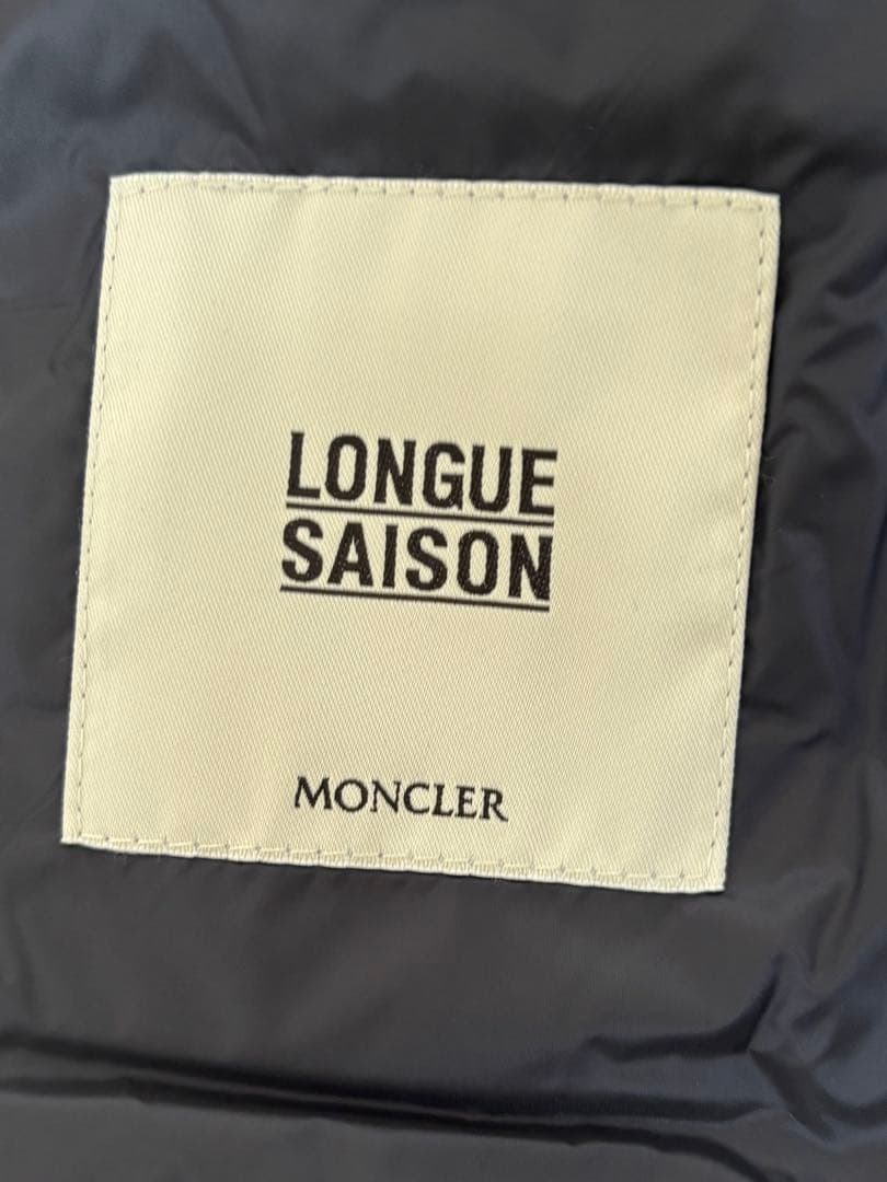 Moncler フード付き黒ダウンベスト