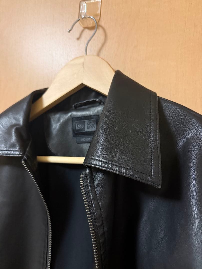 NEWERAシンセティックレザー ジャケット BLACK LABEL FW25