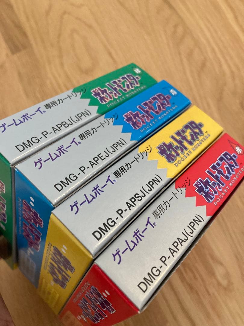 任天堂　ゲームボーイ ポケモン ピカチュウ　赤　青　緑　4セット