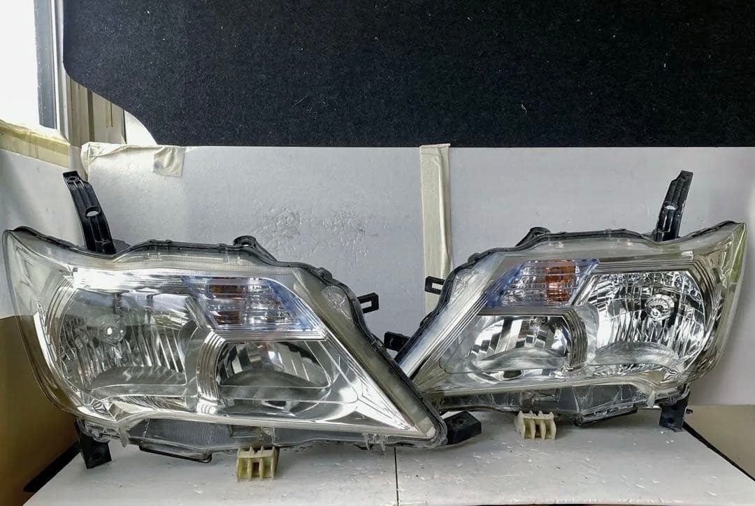 日産 セレナ C26 純正ヘッドライト 左右セット ハロゲン 美品