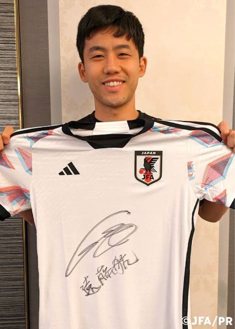 遠藤航サイン入りユニフォーム　シュトゥットガルト