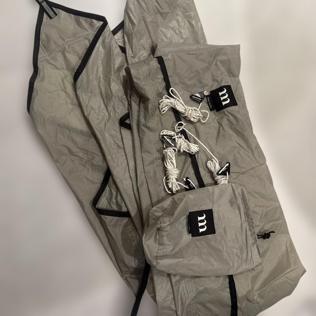 中古　グレーの軽量タープ（ロープ・収納袋付き）