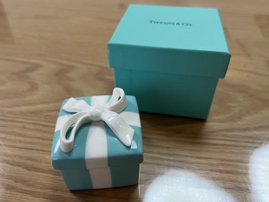 <新品•未使用>[Tiffany & Co.]ギフトボックス型アクセサリーケース