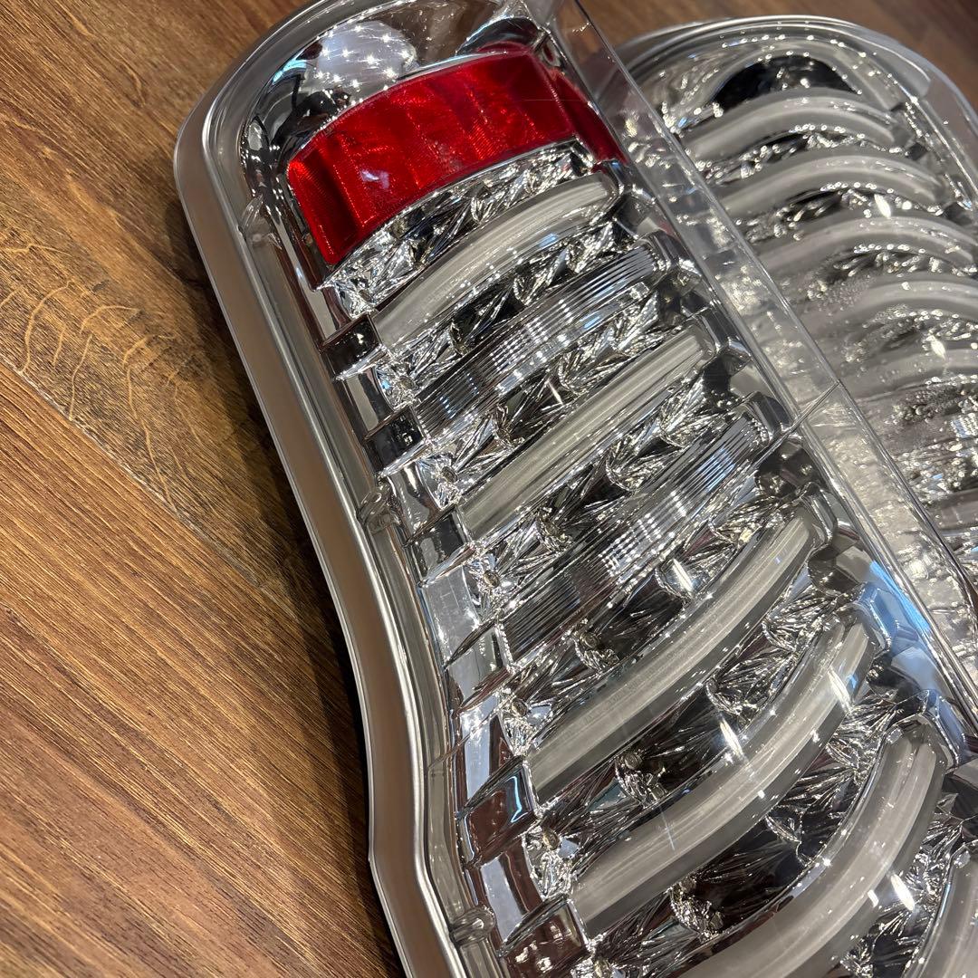 キャラバン用車外品　テールランプ　NV350