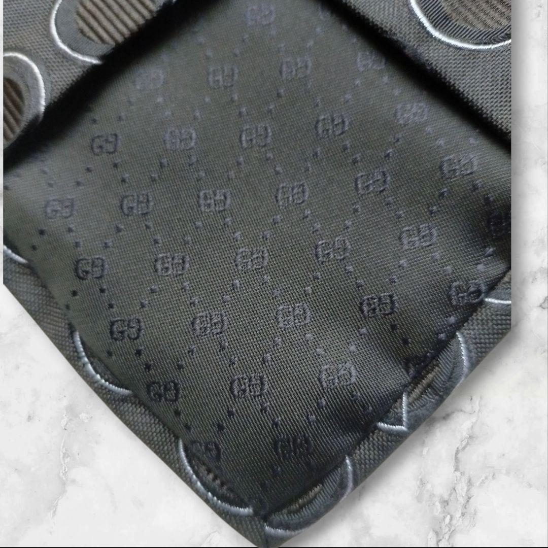 GUCCI 未使用級 シルク製ダークブルーネクタイ