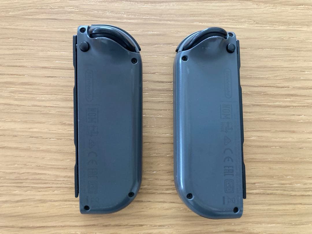 Nintendo Switch 本体 と プロコントローラー