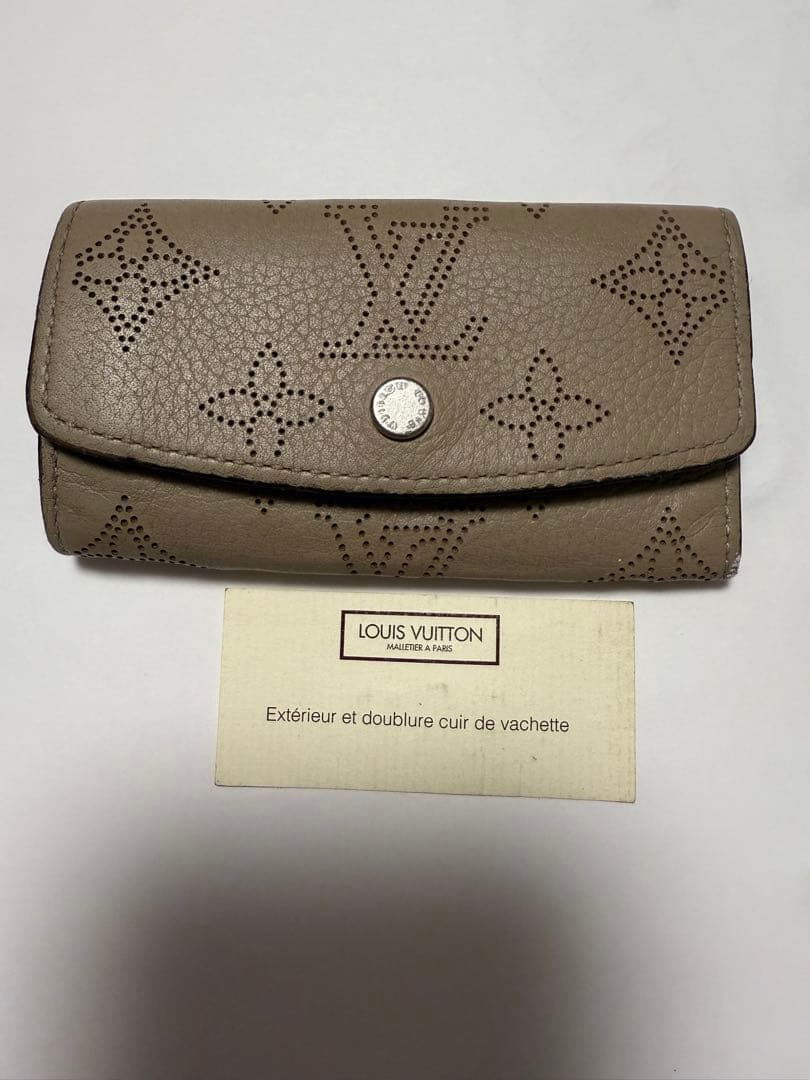LOUIS VUITTON 4連キーケースグレージュ モノグラム マヒナ