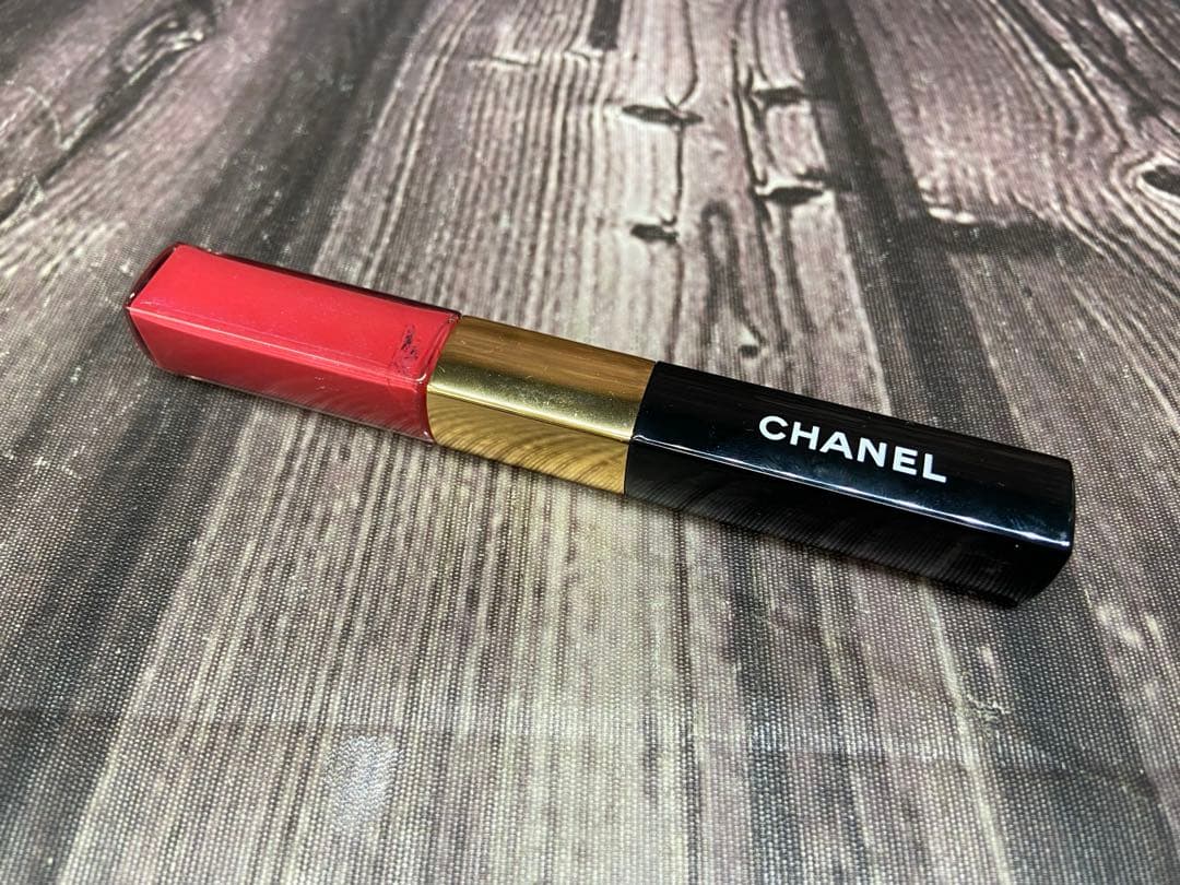 CHANEL ルージュ　デュオ　ウルトラ　トゥニュ　54 ストロベリー レッド