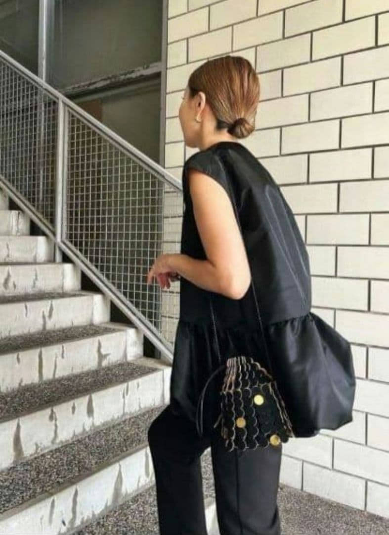 eLLa 　ペプラム　ジレ　白　春ベスト　マチャット　yori スタニングルアー