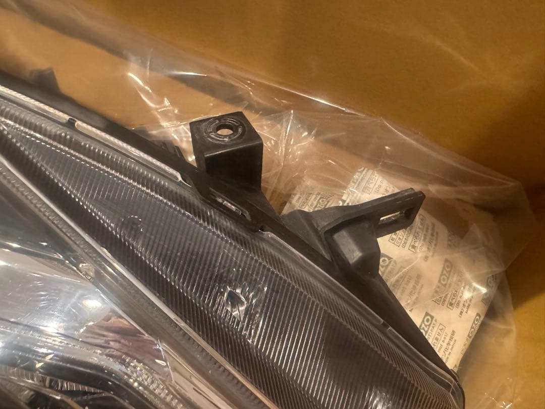 c*9様 日産ノート　E12右ヘッドライト