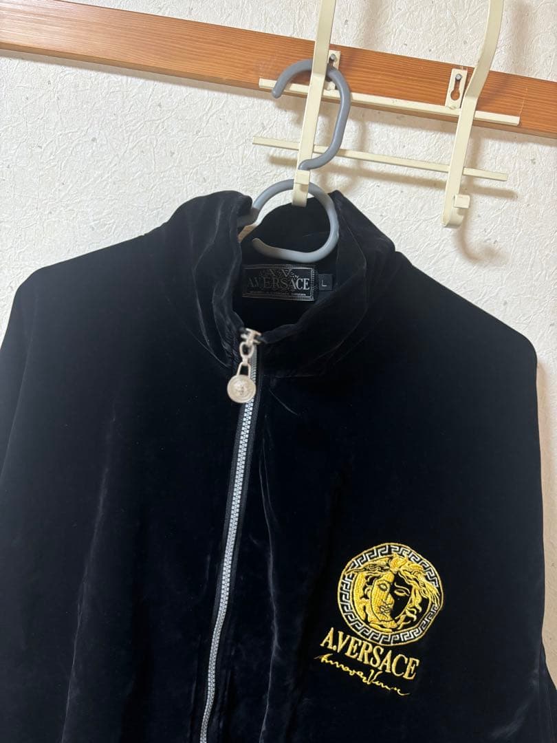 A.VERSACE ベルベット素材の黒いジップアップジャケット