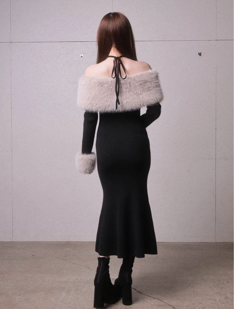 新品 ファーオフショルボタンニットワンピース lipservice