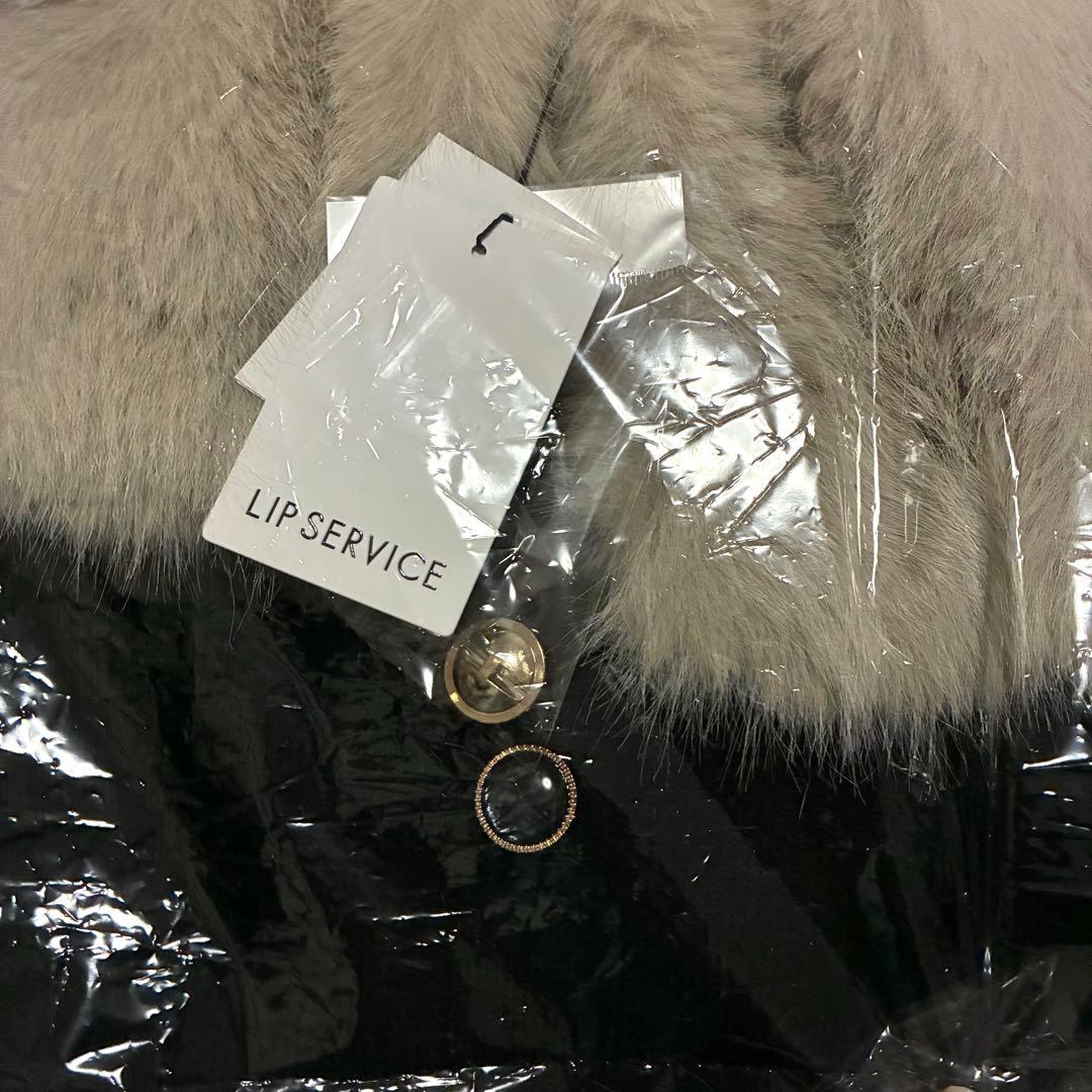 新品 ファーオフショルボタンニットワンピース lipservice