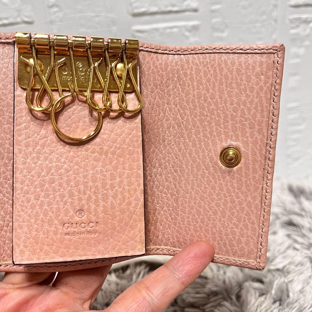 美品✨GUCCI マーモント　キーケース　ピンクベージュ　ゴールドロゴ
