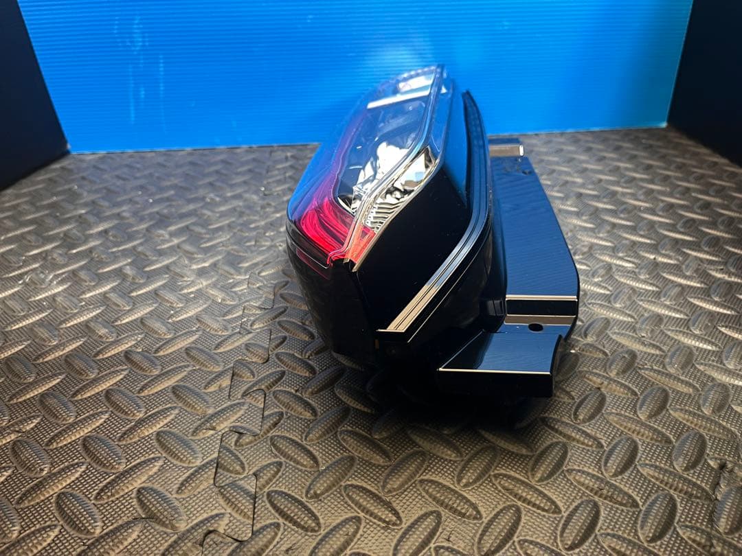 美品　ekクロススペース デリカミニ　右　テールランプ MQ716682