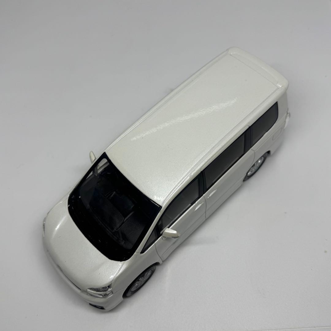 非売品 トヨタ 1/24 カラーサンプル ヴォクシー 70系 ホワイト