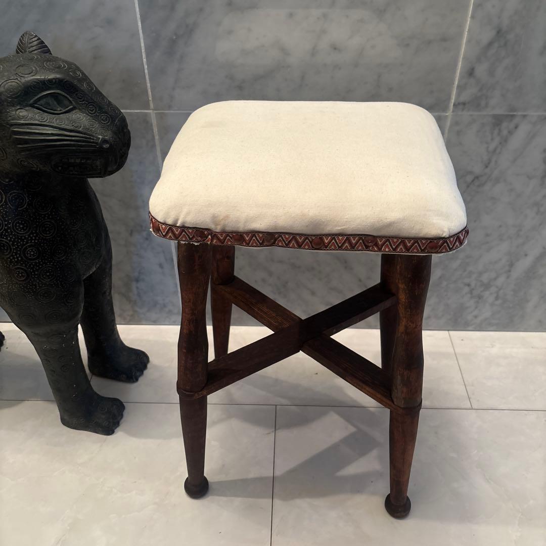 アンティーク独特な世界観フォルムや木の色が美しいスツール椅子　古家具　花台 飾台