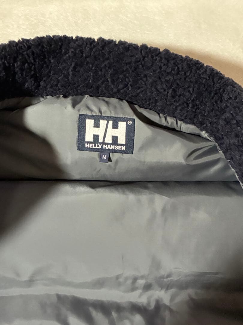 HELLY HANSNNヘリーハンセン 熊柄 ダウンベスト M