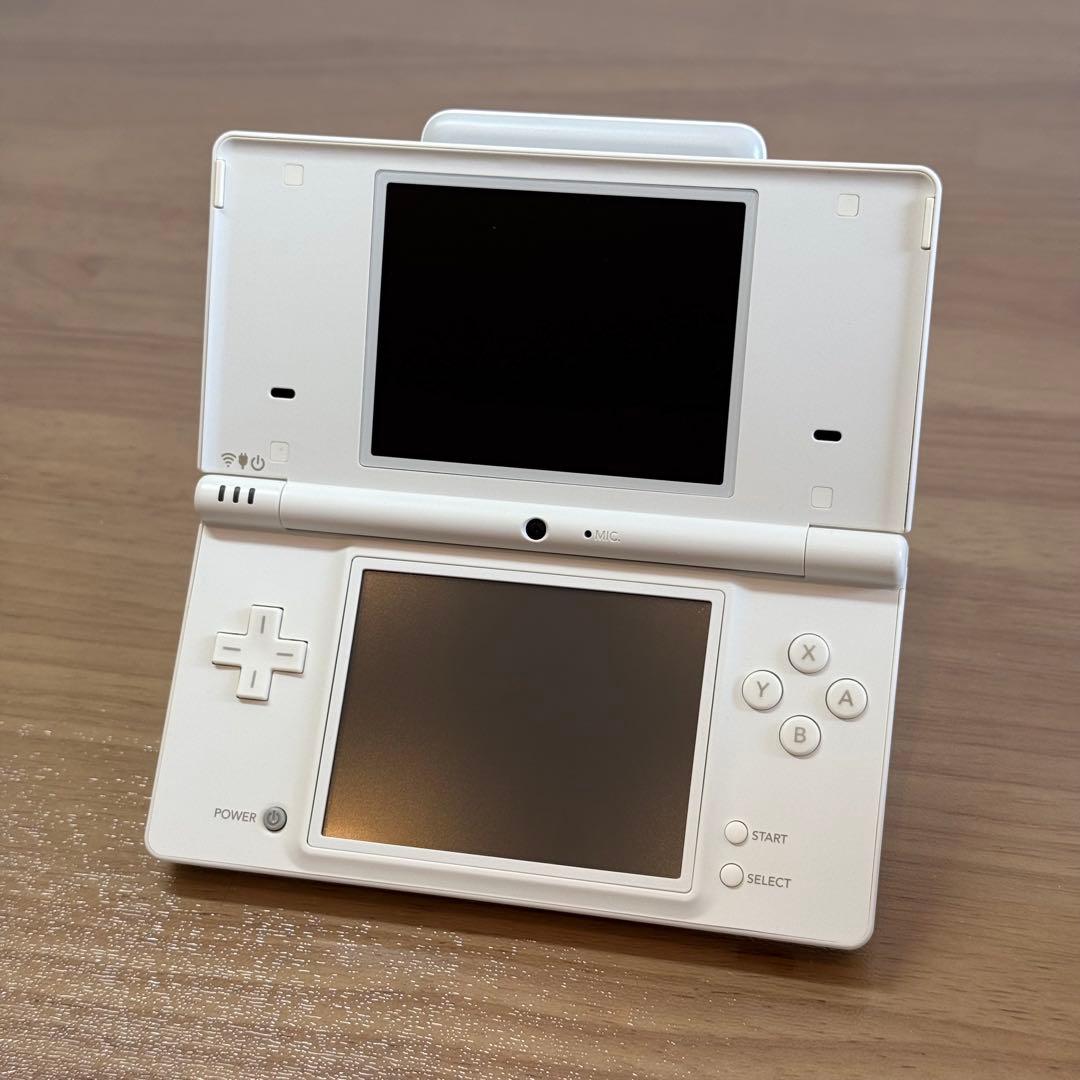 4-055【ほぼ未使用】ニンテンドーDSi ホワイト 箱付き