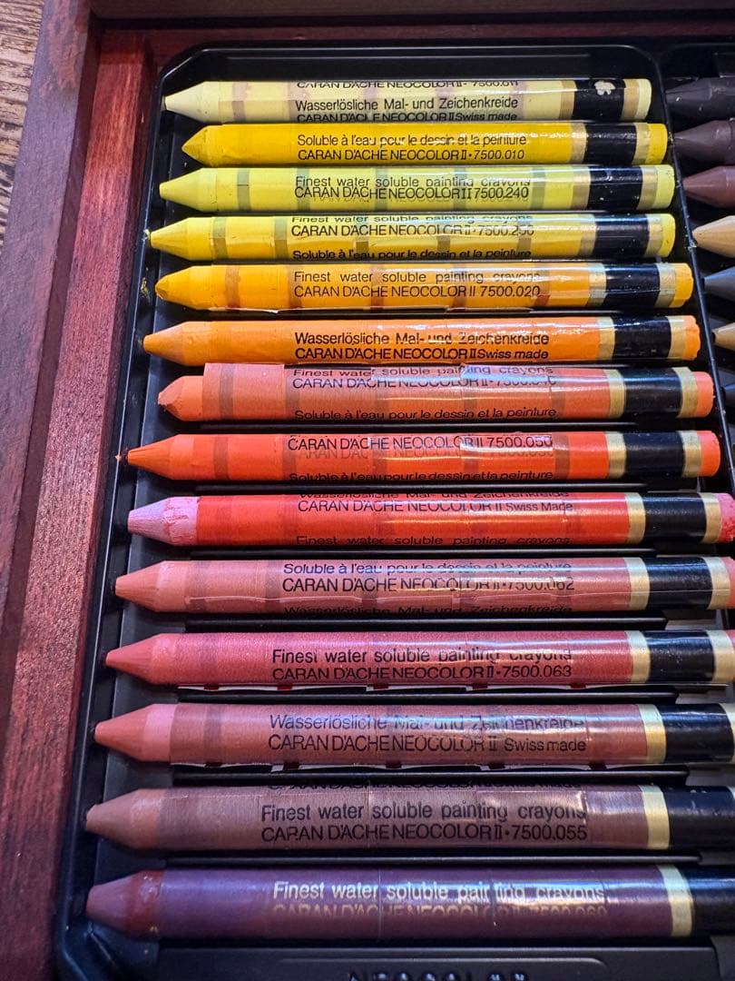 CARAN d'ACHE NEOCOLOR II 84色セット木箱　カンダッシュ