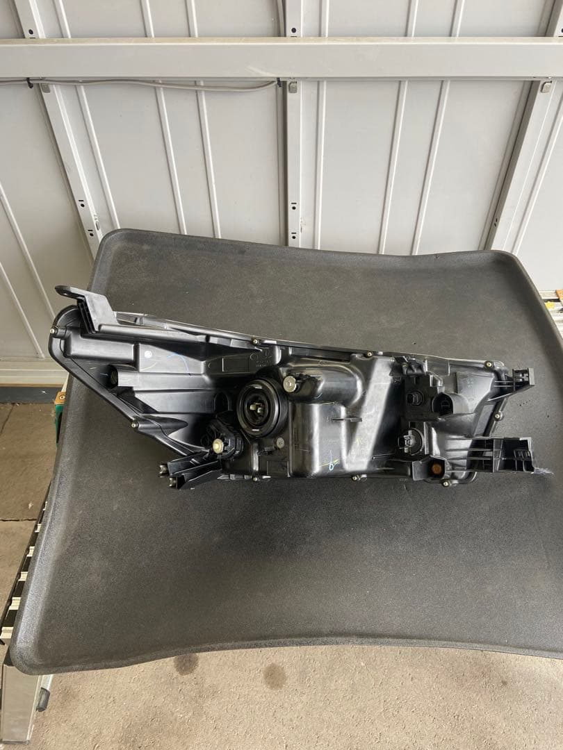 専用-GUN125 ハイラックス　前期X ヘッドライト　純正品