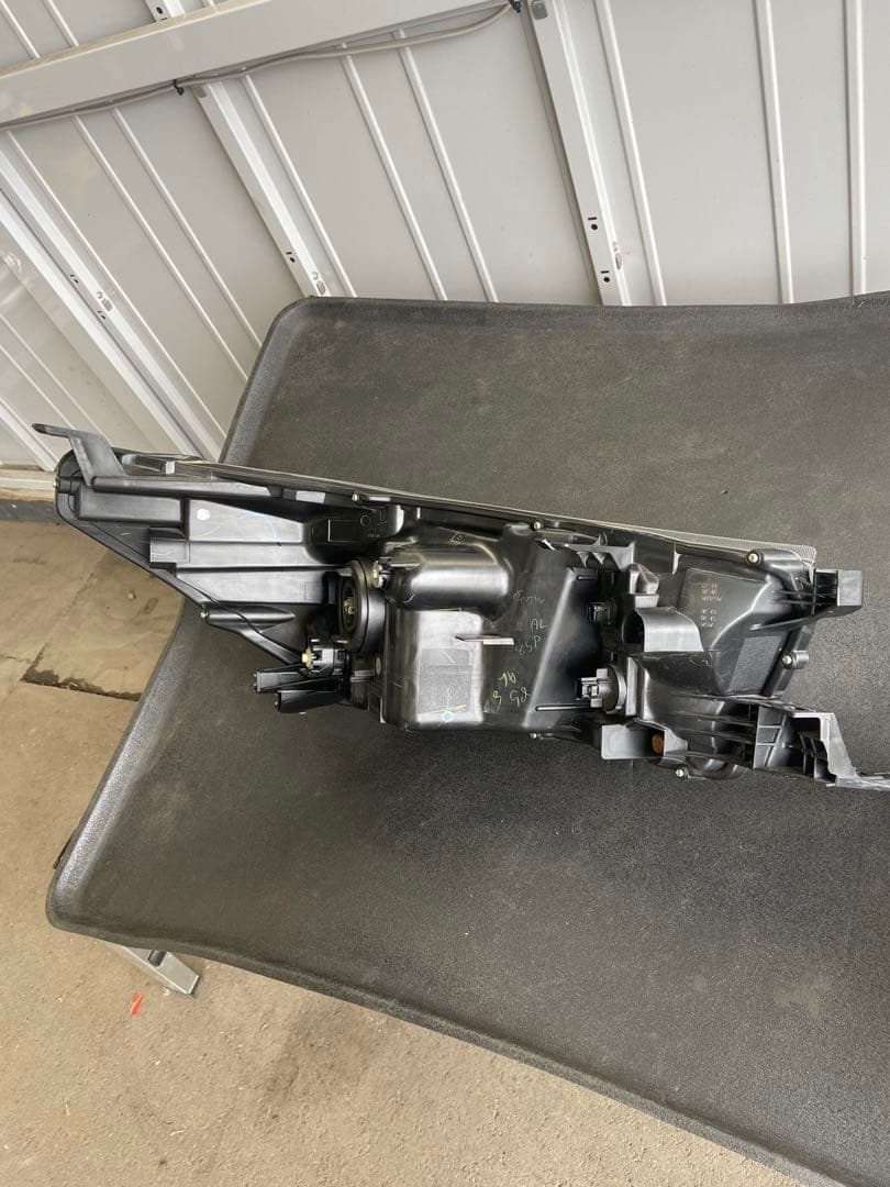 専用-GUN125 ハイラックス　前期X ヘッドライト　純正品