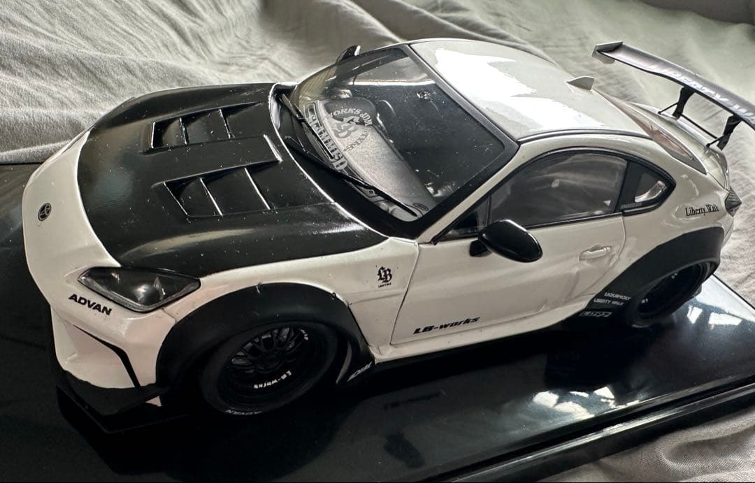 と*ん様 SOLIDOLiberty Walk トヨタ86 ミニカー1/18