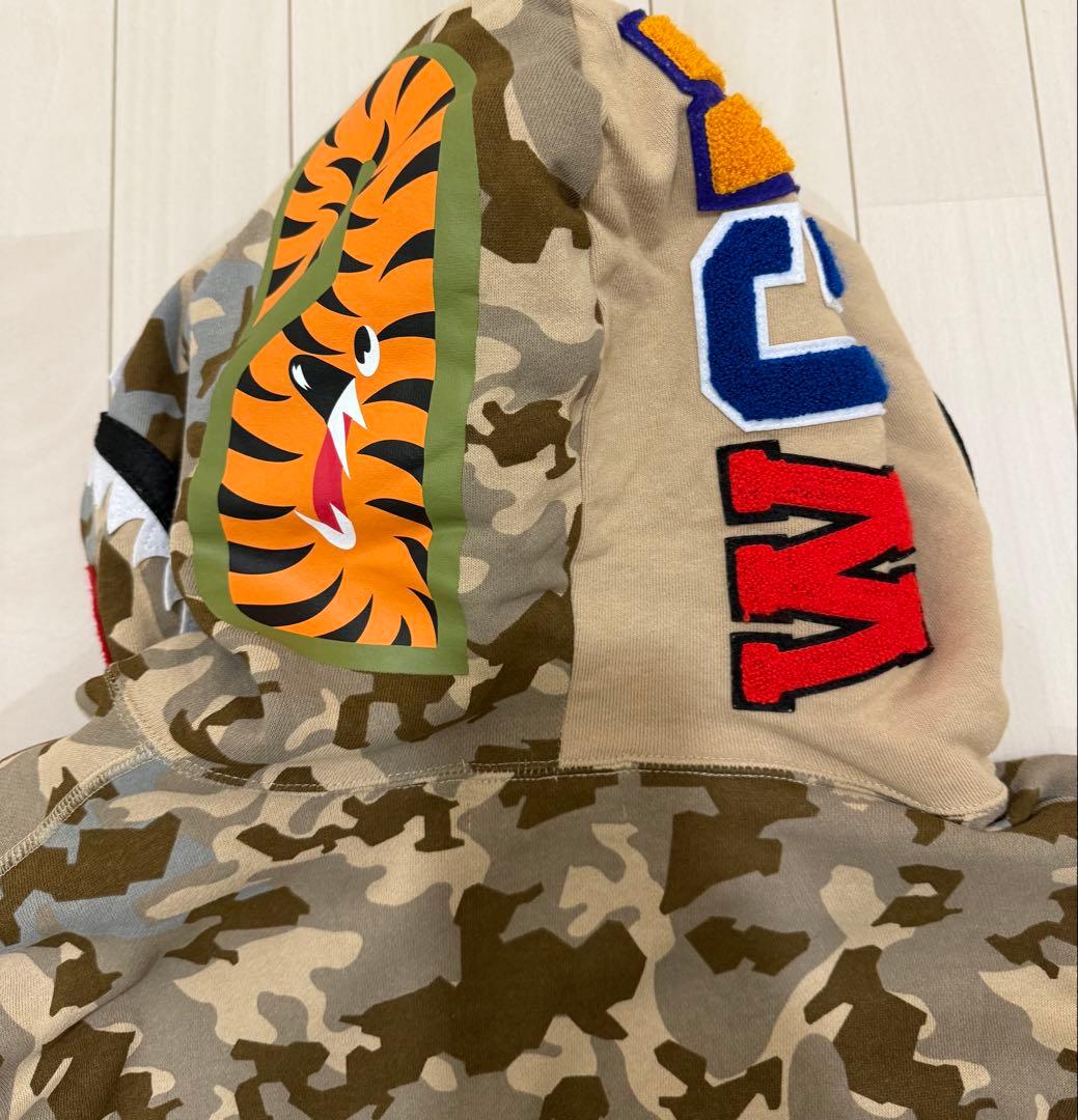 BATHING APE（アベイシングエイプ）フード付きパーカー