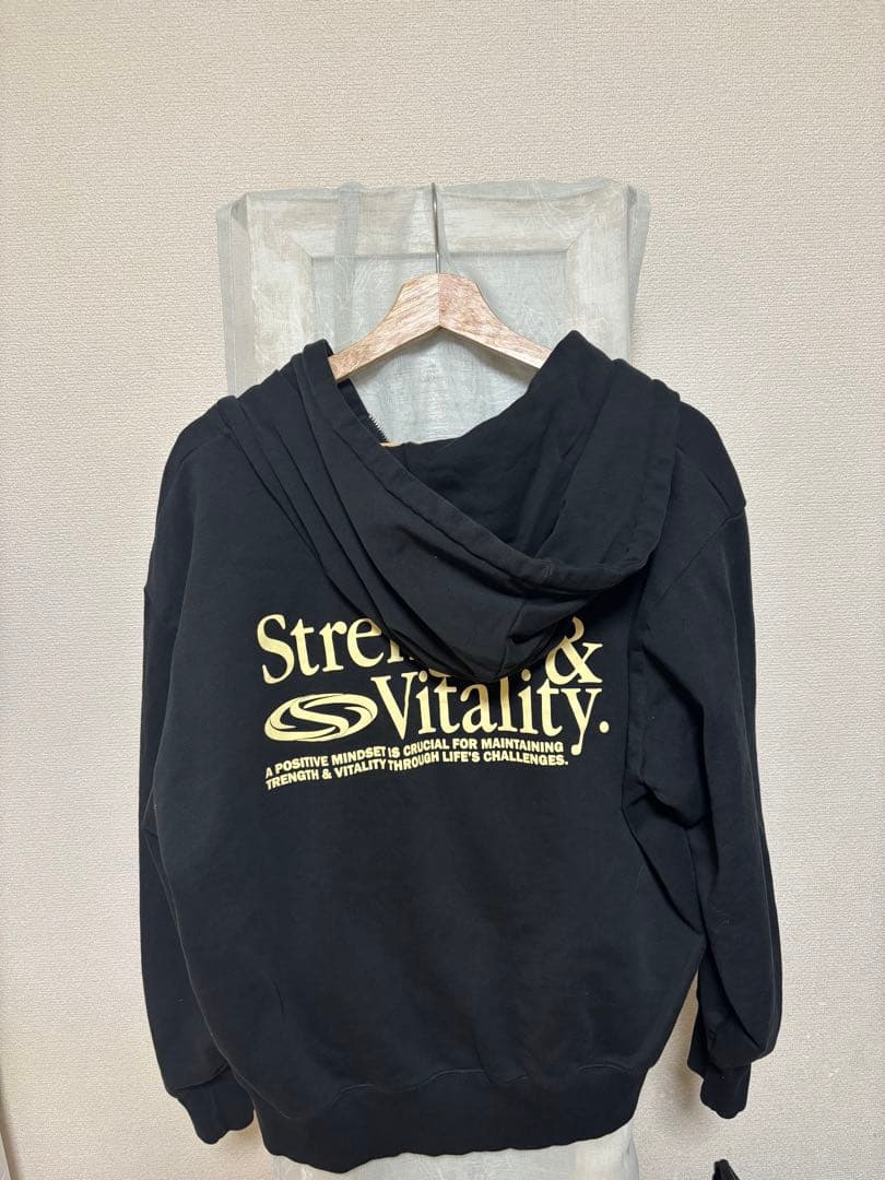 トップス PRINT OVER HOODIE